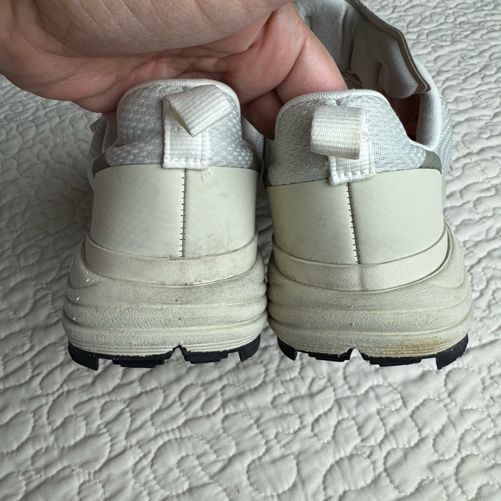 Veja Sneakers size 9 - Picture 3 of 10